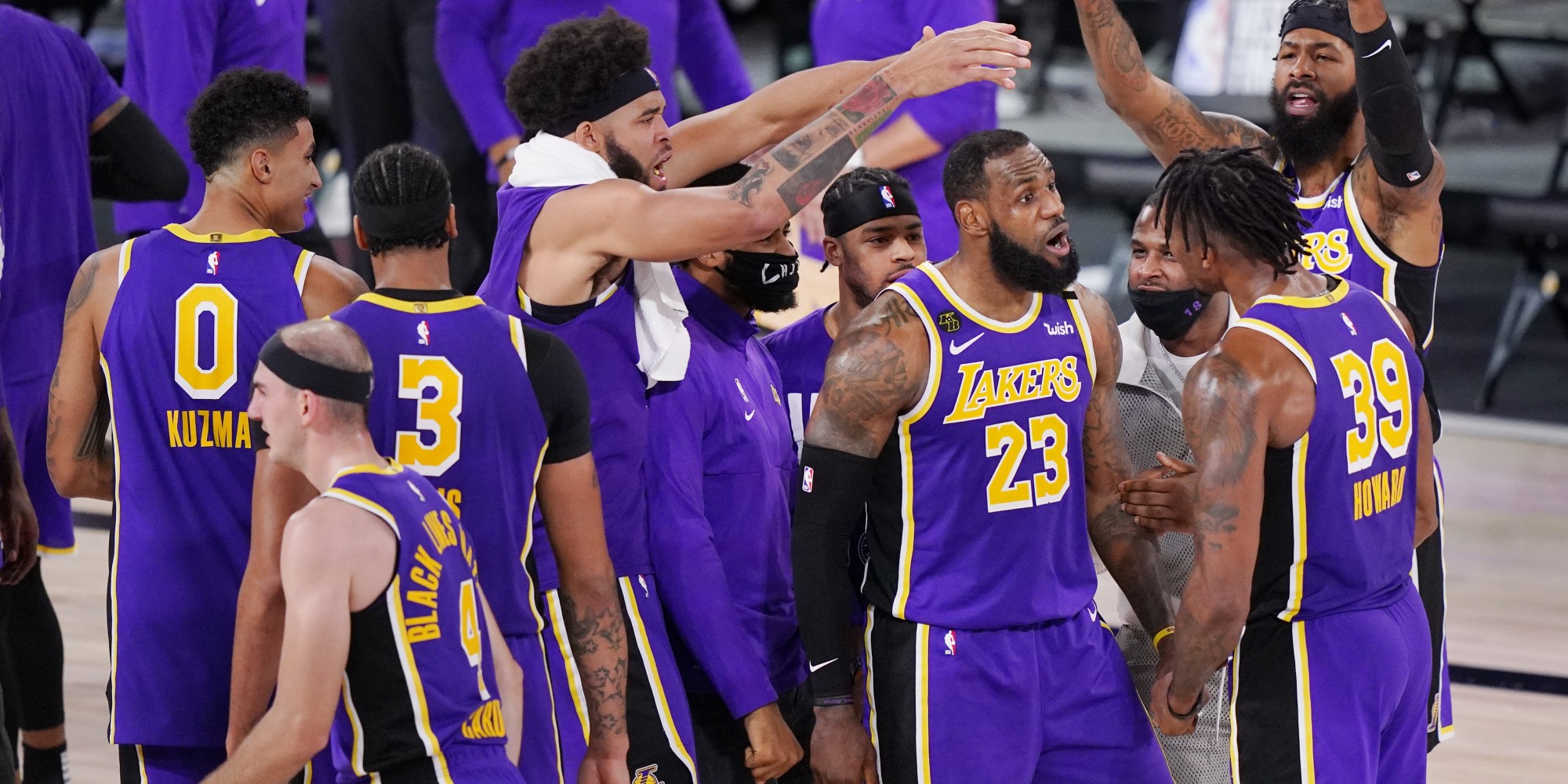 Lakers: πρόκριση δια χειρός «Βασιλιά» (vid)